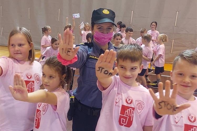 Slika /2022/dan ružičastih majica 1.jpg